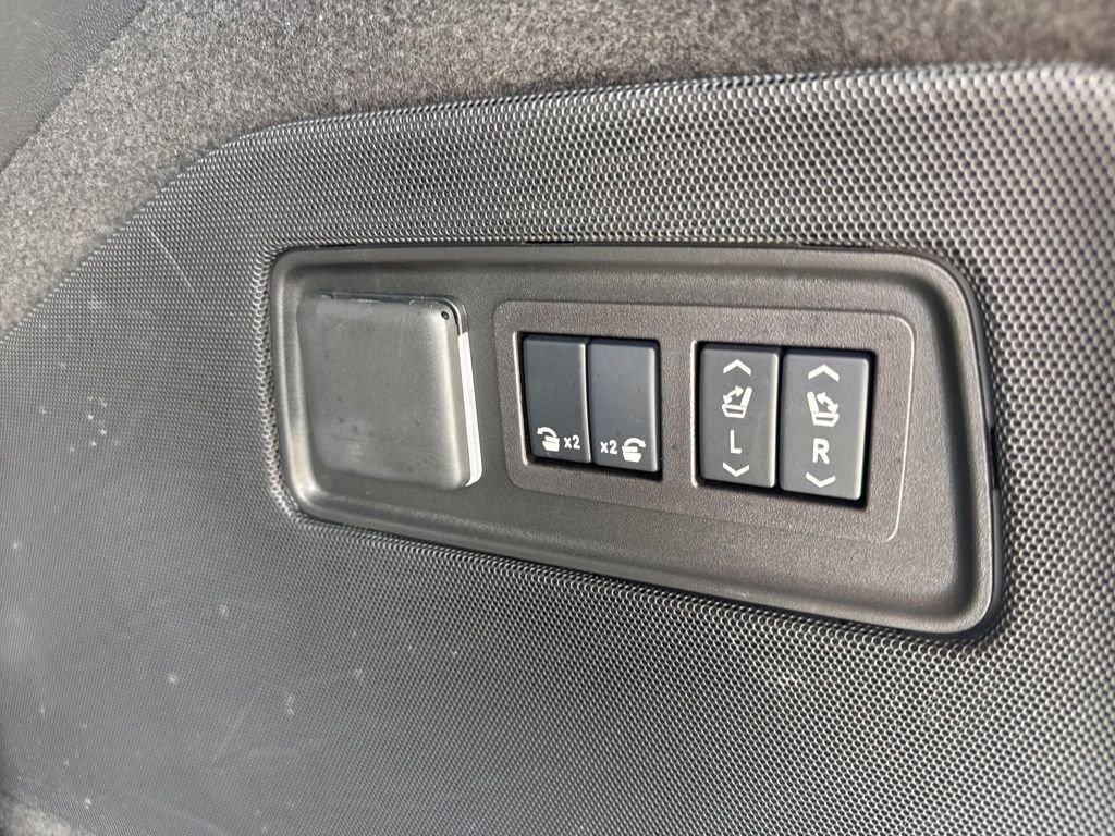 Used 2025 Cadillac Escalade Sport Platinum w/ LPO, Floor Liner Package AWD/4WD image 35