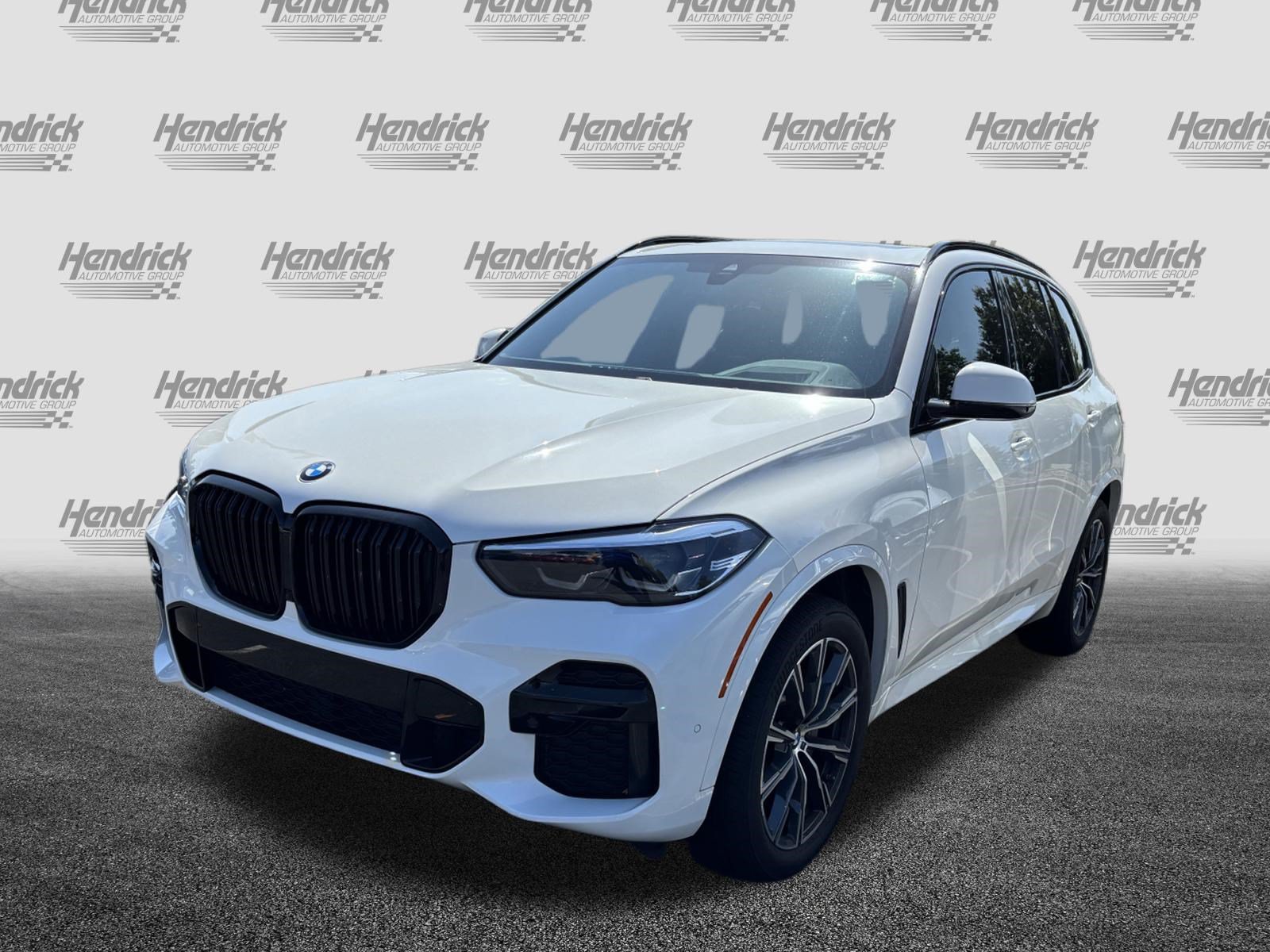 Used 2022 BMW X5 xDrive40i w/ M Sport Package AWD/4WD image 5