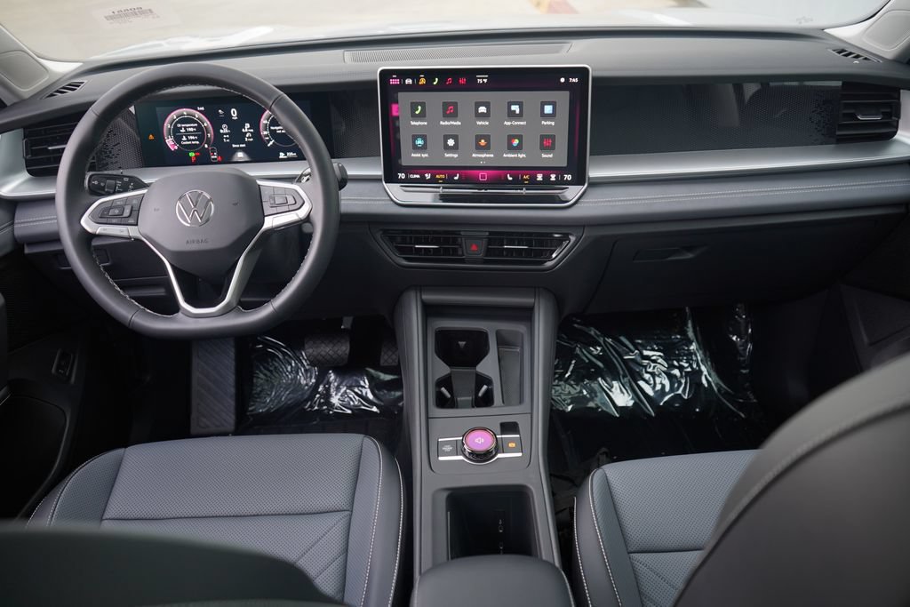 New 2026 Volkswagen Tiguan SE FWD image 8