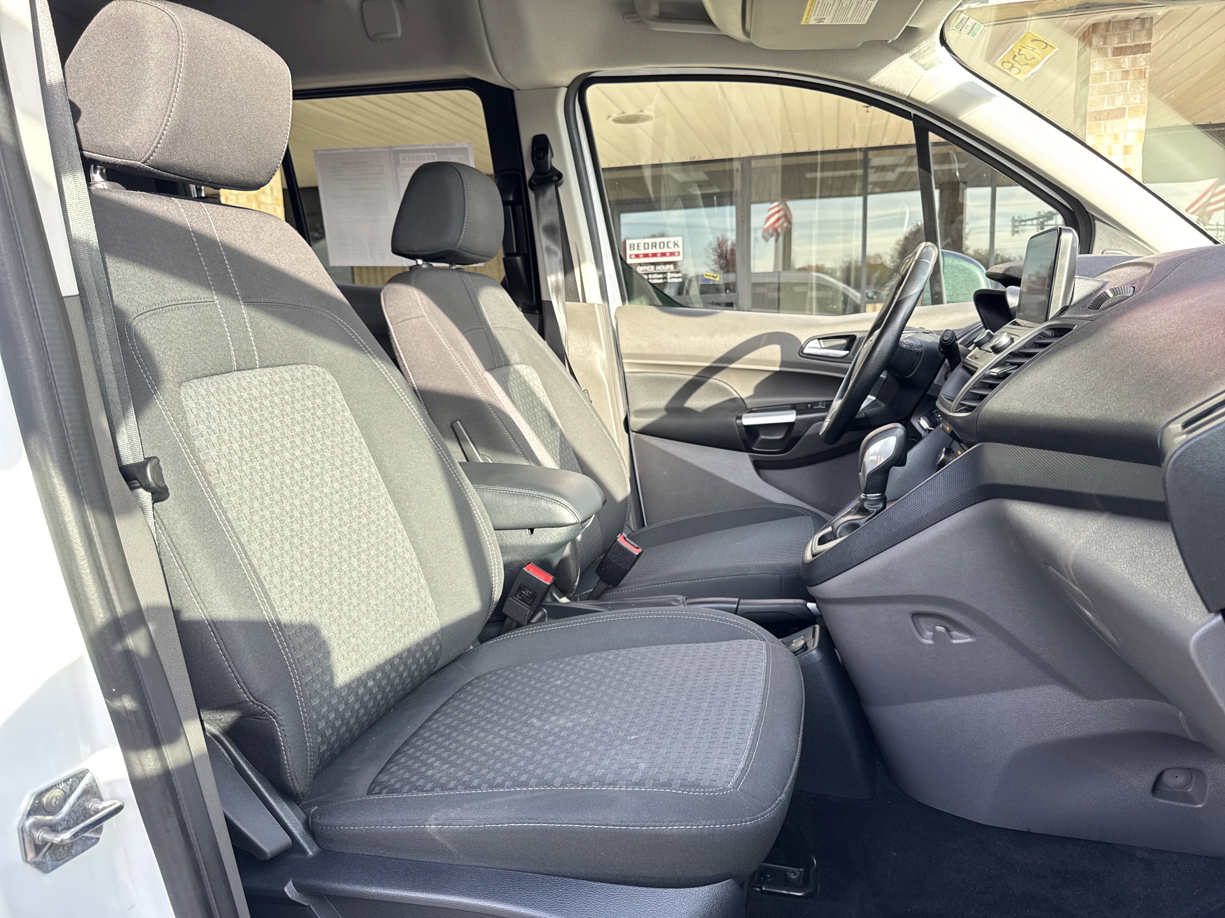 Used 2022 Ford Transit Connect XLT image 27