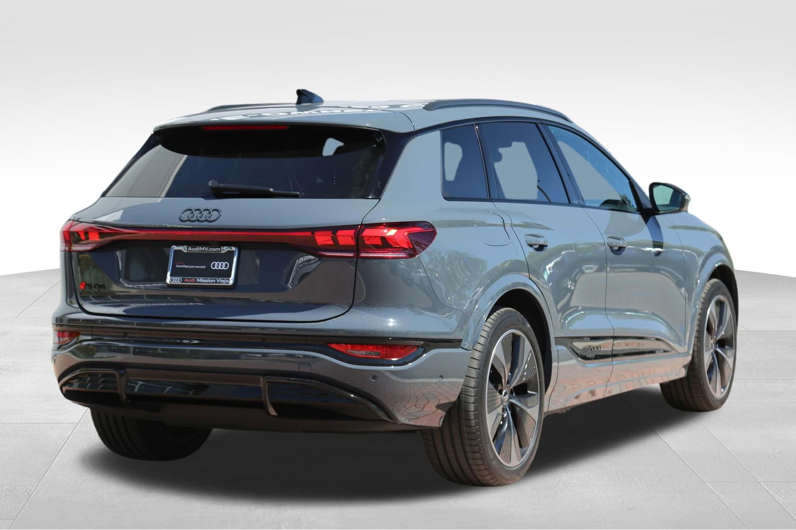 Certified 2025 Audi SQ6 e-tron Prestige AWD/4WD image 6