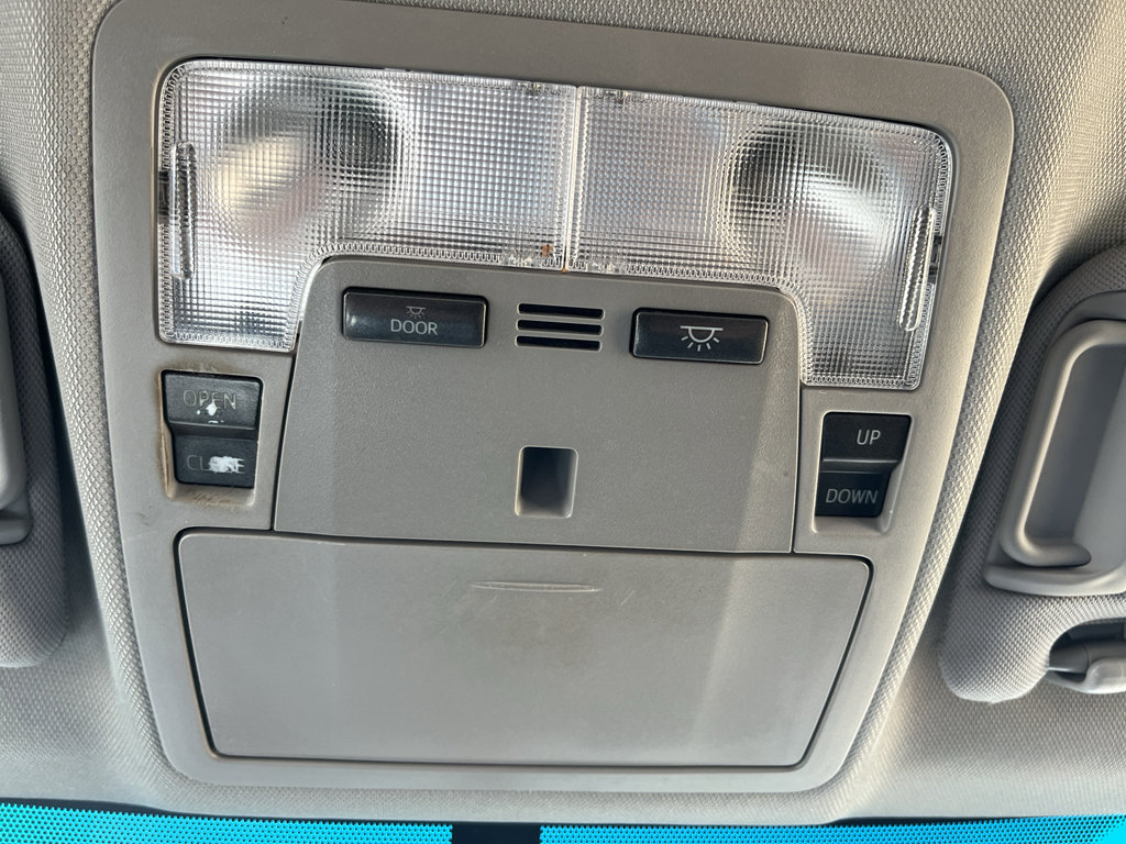 Used 2014 Toyota Camry SE w/ Moonroof Package FWD image 23