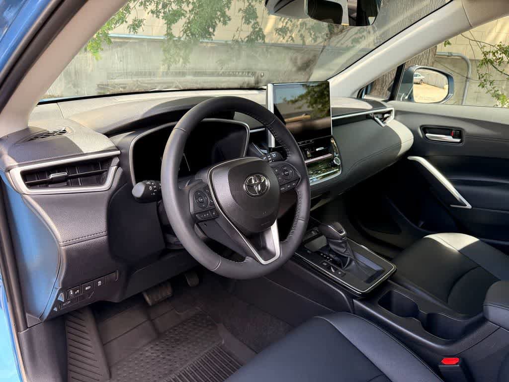 Used 2026 Toyota Corolla Cross XLE w/ Convenience Package FWD image 2