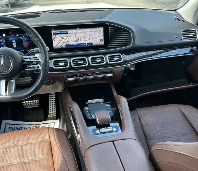 Used 2024 Mercedes-Benz GLS 450 4MATIC image 9