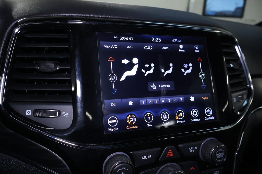 Used 2020 Jeep Grand Cherokee Limited image 32