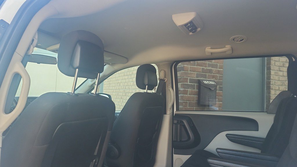 Used 2018 Dodge Grand Caravan SE image 24