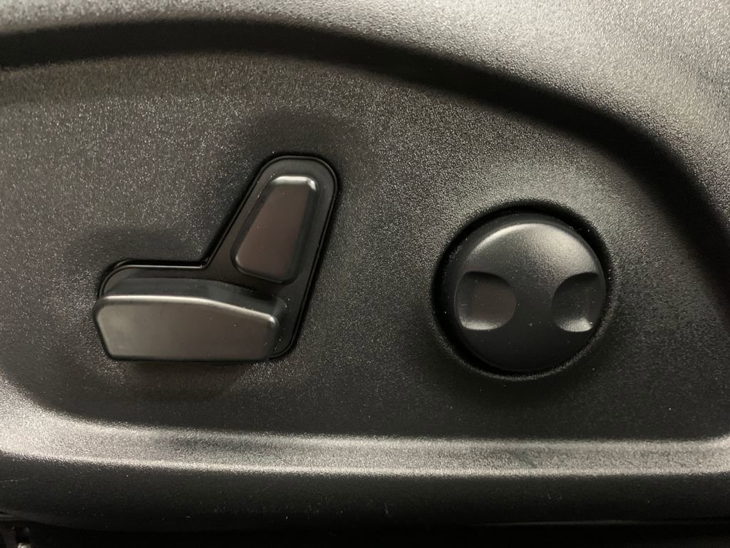 Used 2025 Jeep Compass Limited image 16