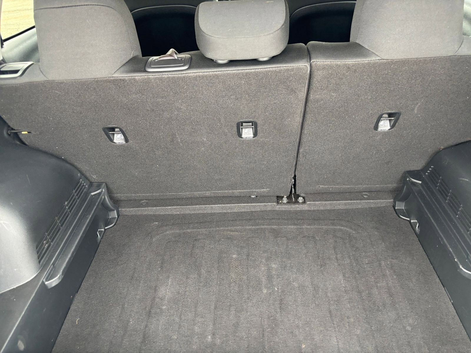 Used 2025 Kia Soul LX w/ LX Technology Package FWD image 29
