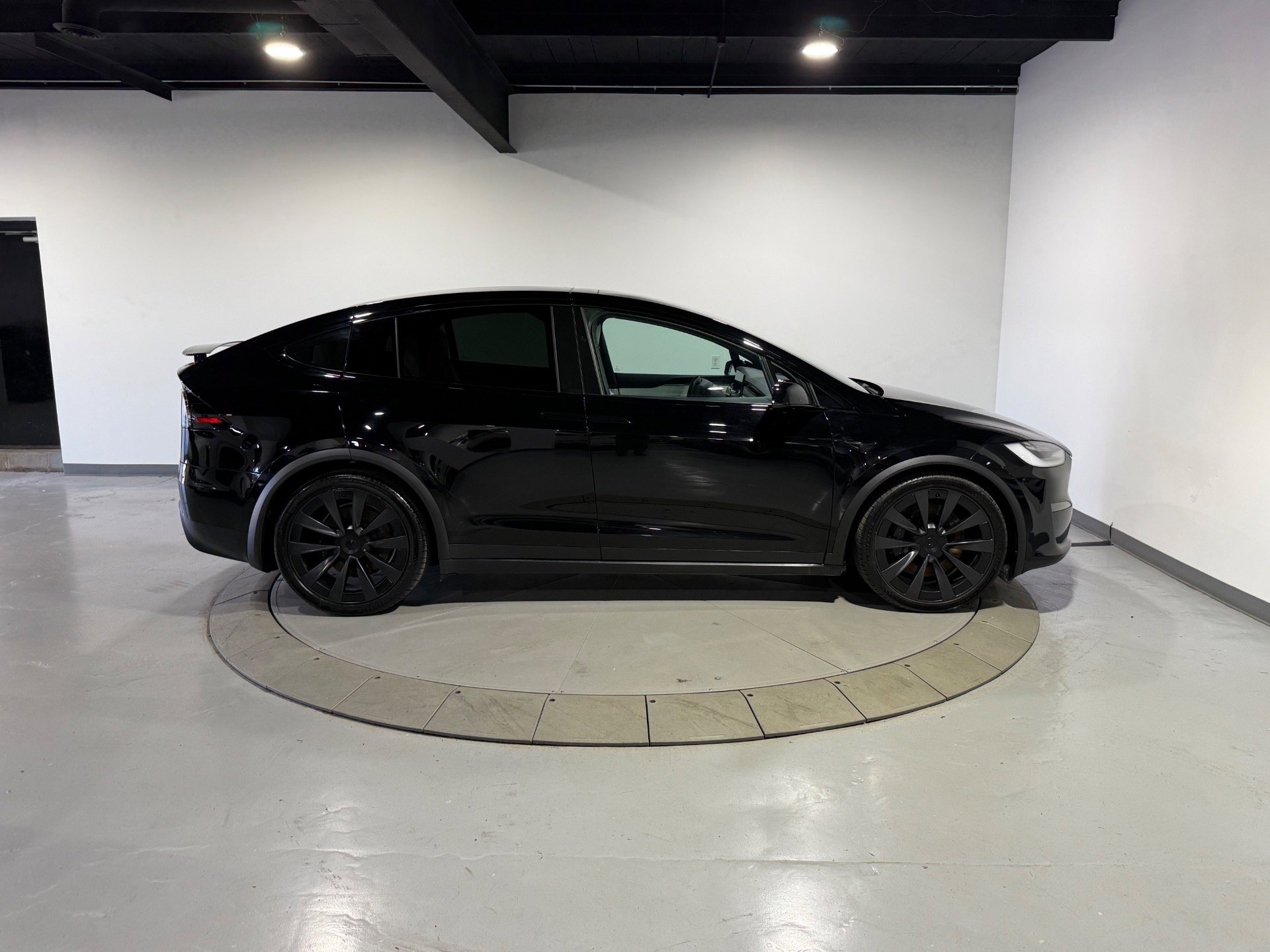 Used 2022 Tesla Model X Plaid image 22