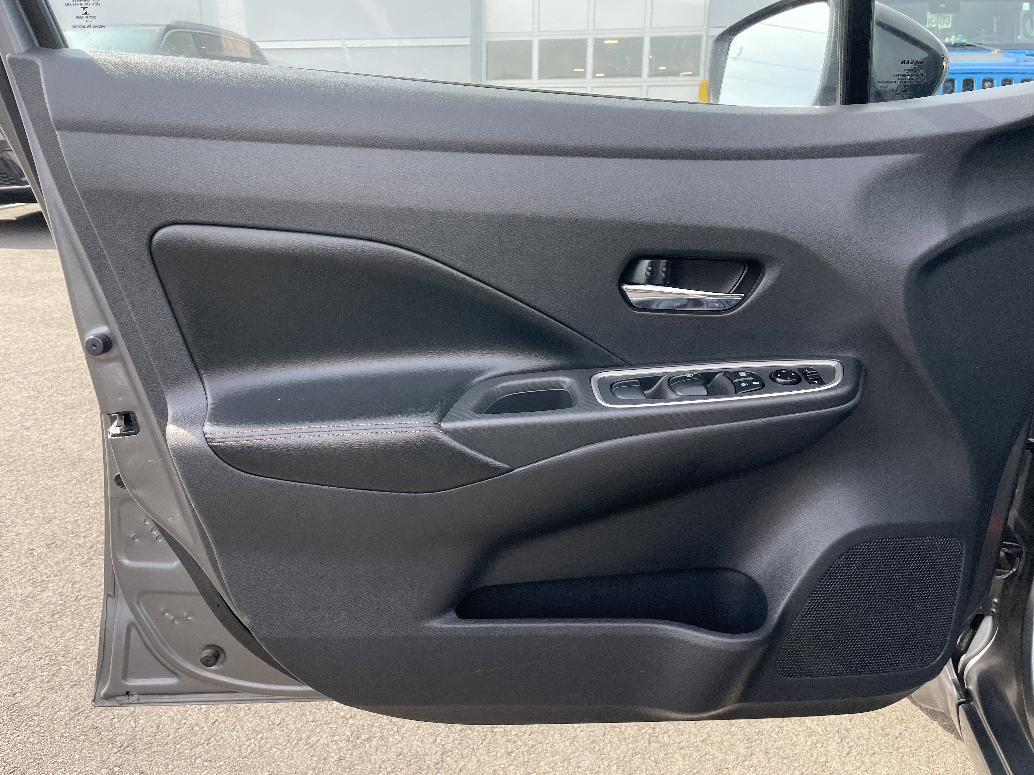 Used 2020 Nissan Versa SR image 30