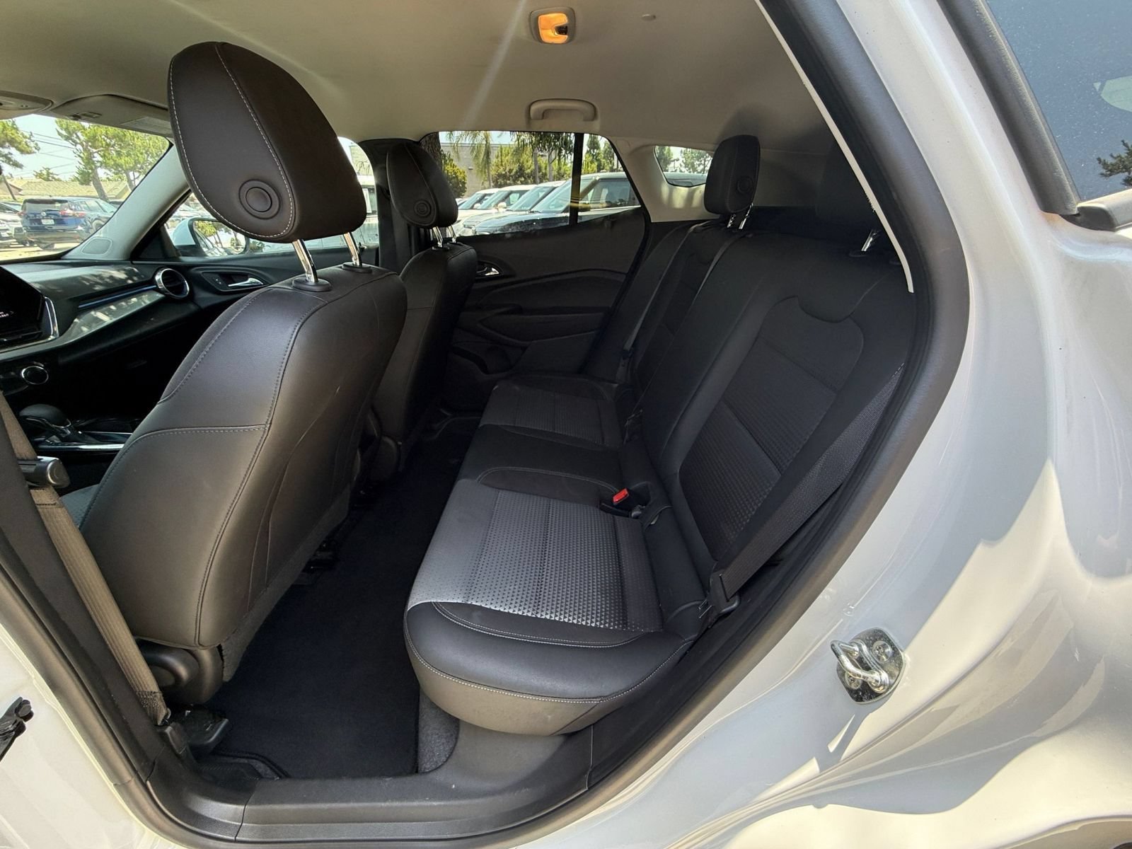 Used 2025 Chevrolet Trax LT FWD image 22