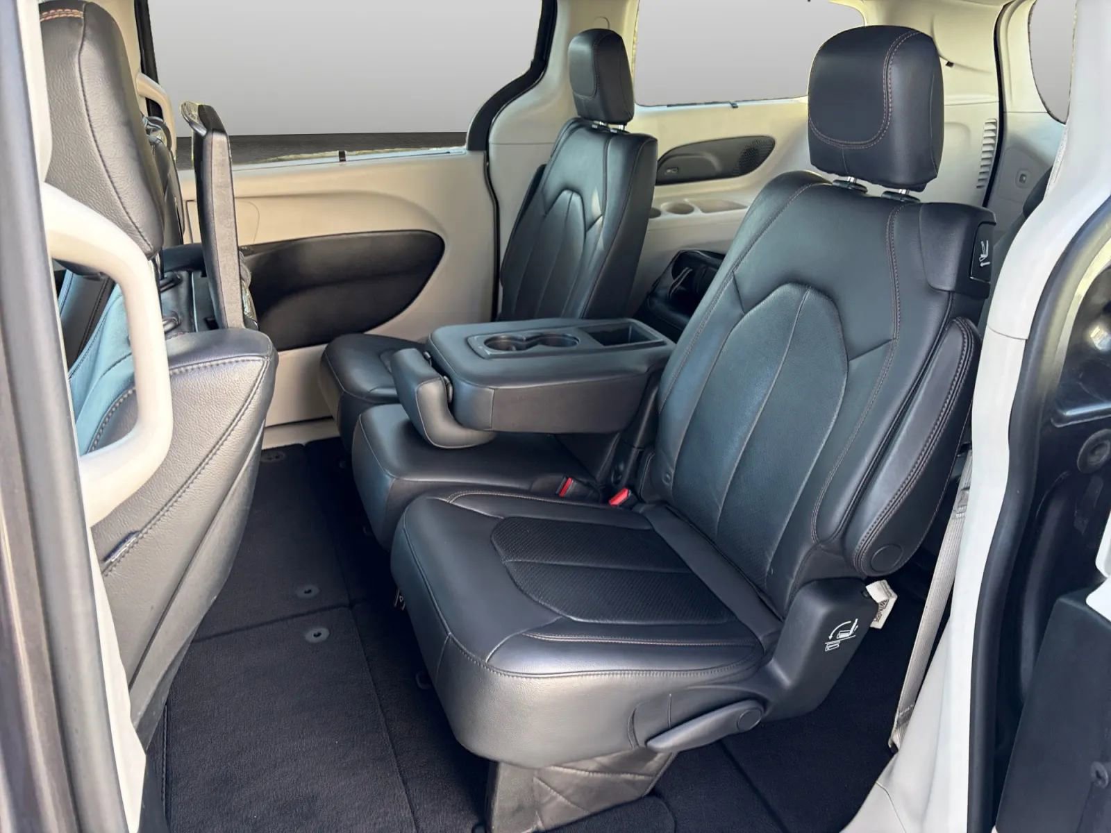 Used 2017 Chrysler Pacifica Touring-L Plus image 12