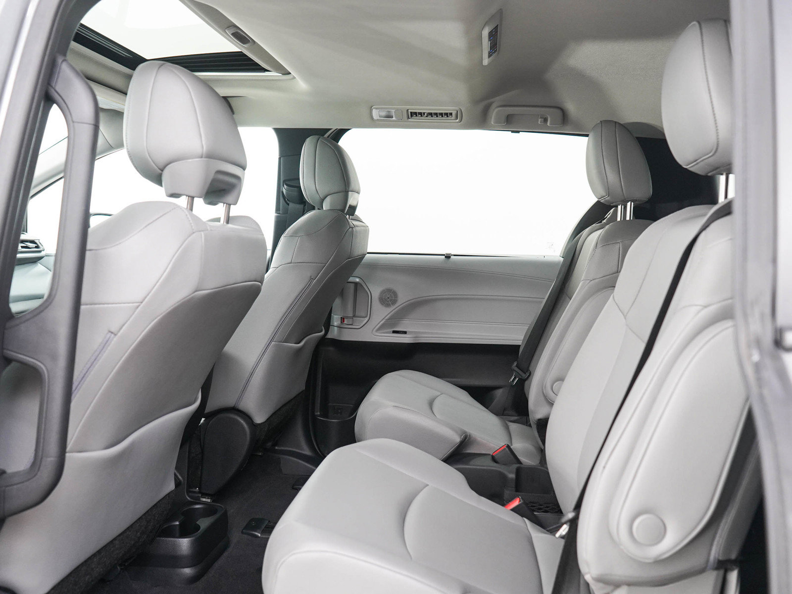 Used 2026 Toyota Sienna XLE AWD/4WD image 16