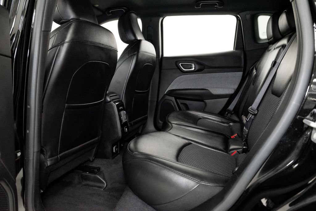 Used 2023 Jeep Compass Latitude image 24