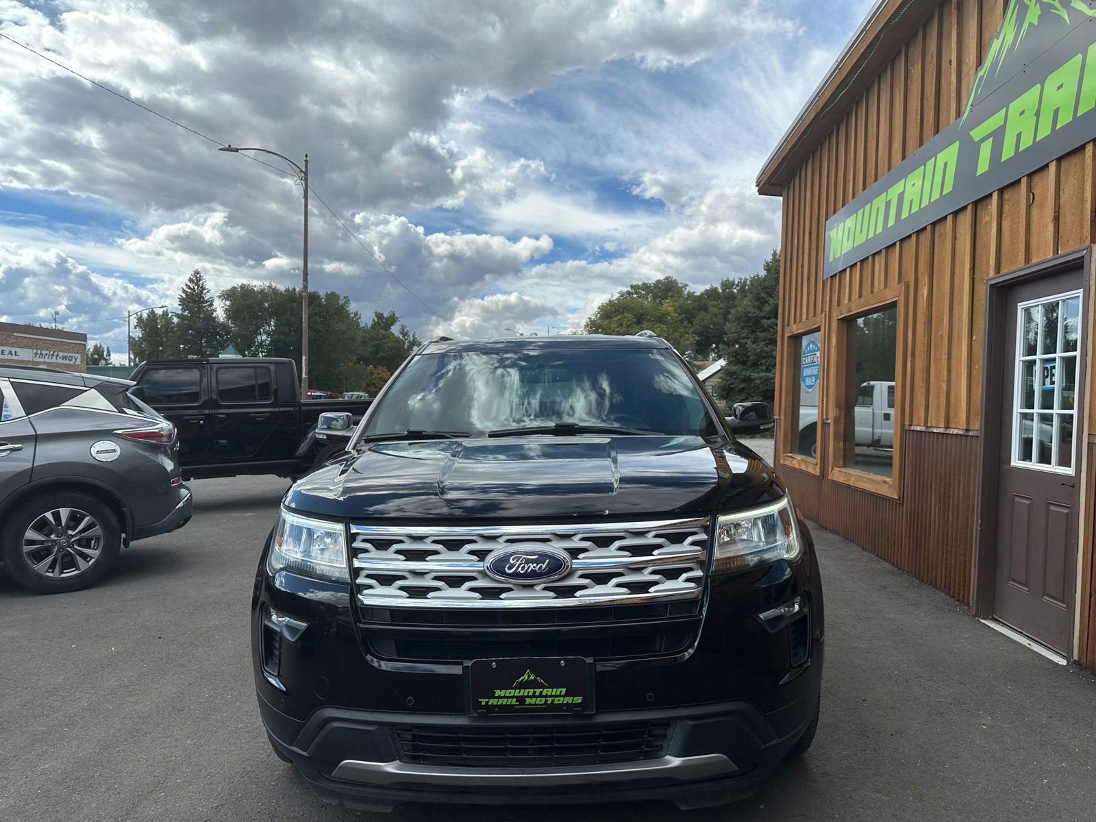Used 2018 Ford Explorer XLT w/ Equipment Group 202A image 9