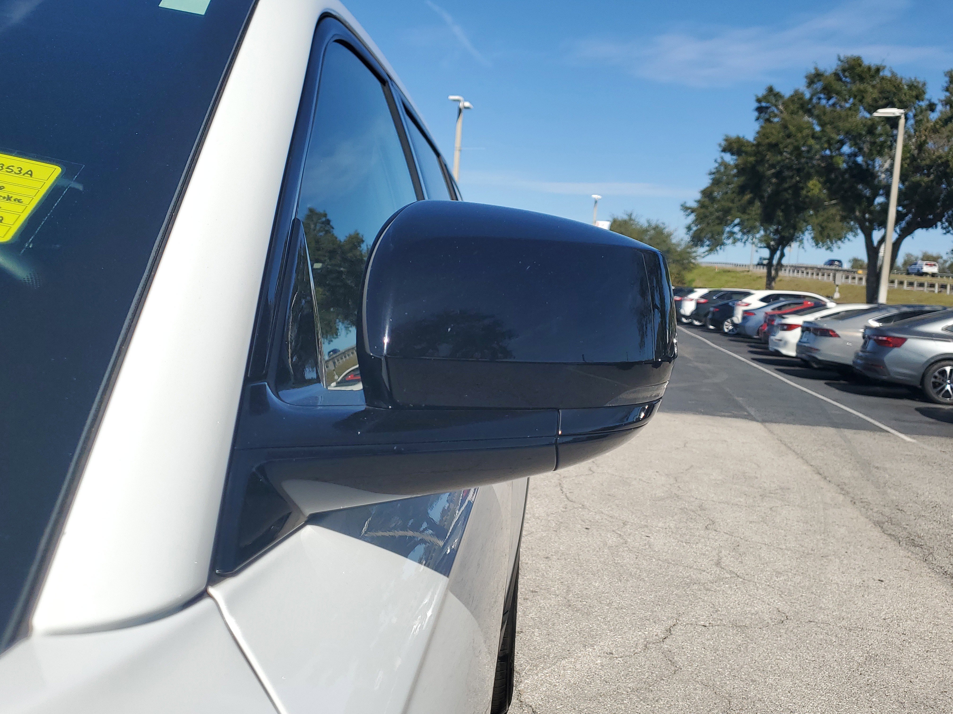 Used 2021 Jeep Grand Cherokee L Laredo image 4