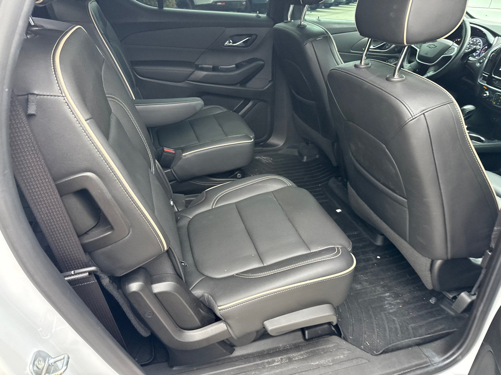 Used 2022 Chevrolet Traverse Premier w/ Redline Edition FWD image 18