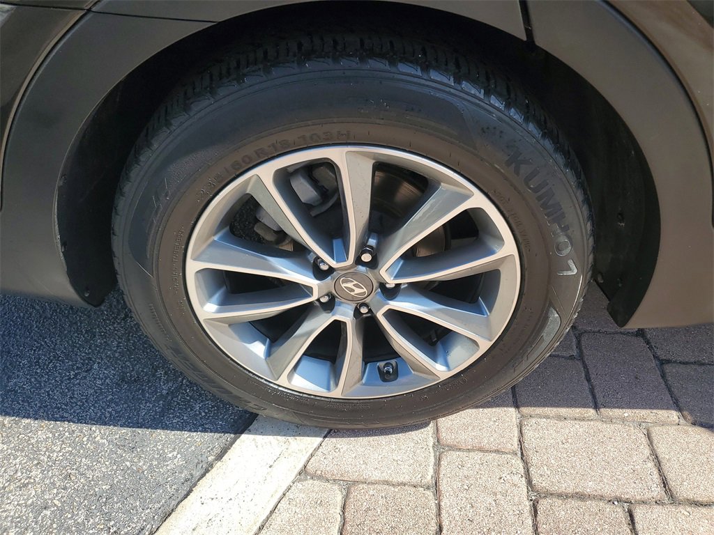 Used 2017 Hyundai Santa Fe Limited image 7