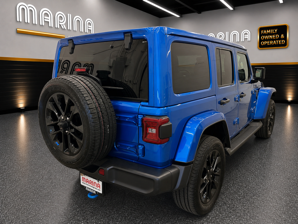 Used 2023 Jeep Wrangler Unlimited Sahara w/ Cold Weather Group AWD/4WD image 17