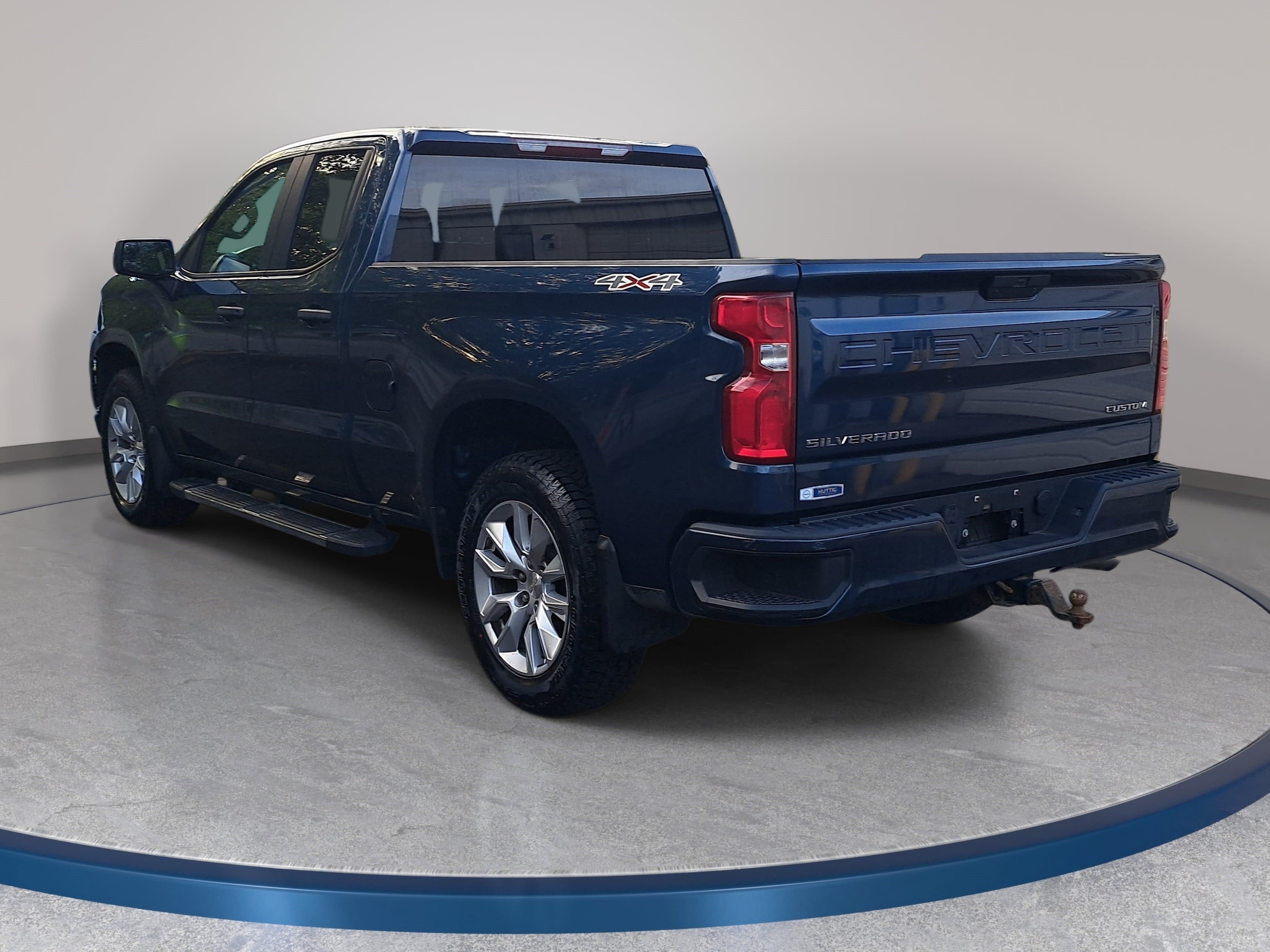 Used 2019 Chevrolet Silverado 1500 Custom w/ Custom Value Package AWD/4WD image 7