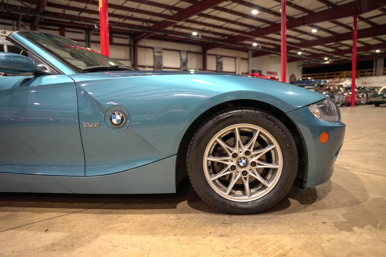 Used 2005 BMW Z4 2.5i image 11