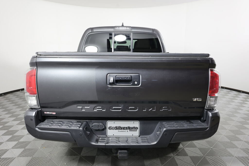 Used 2016 Toyota Tacoma Limited w/ Towing Package RWD image 3