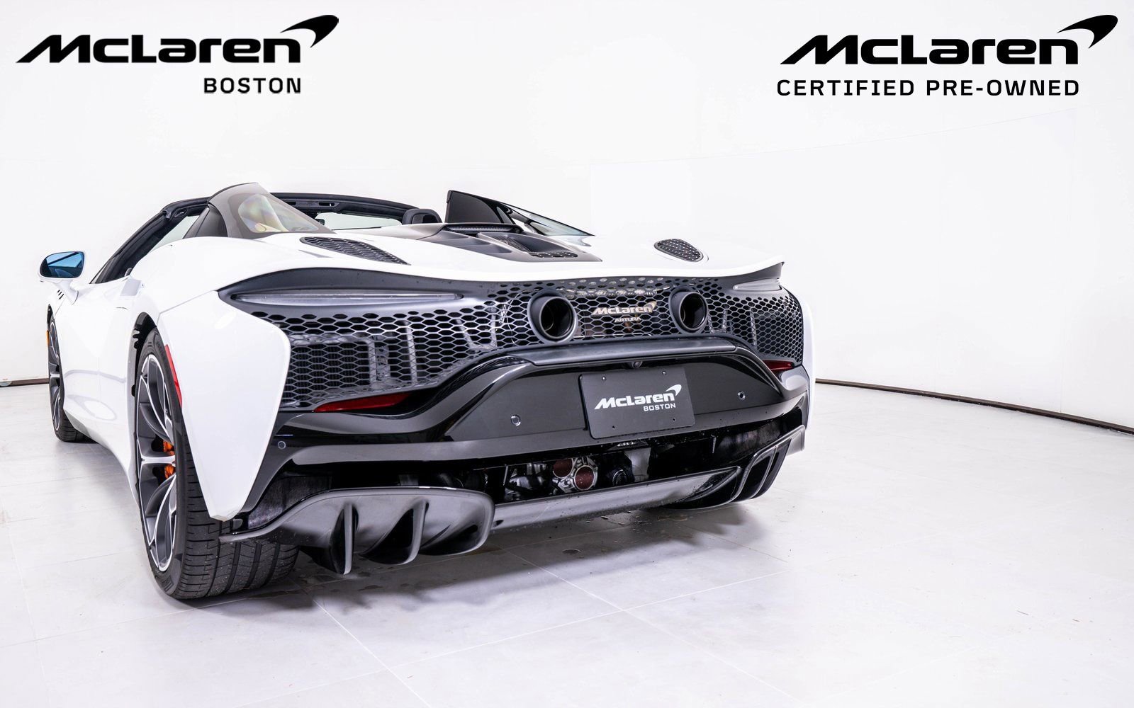 Used 2025 McLaren Artura Spider image 12