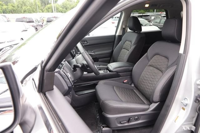 Certified 2025 Nissan Pathfinder SV AWD/4WD image 9