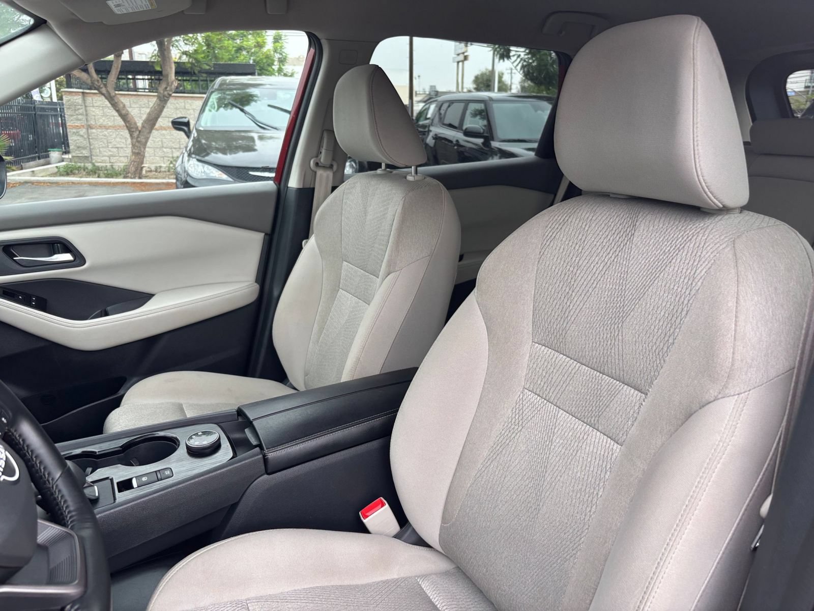 Used 2025 Nissan Rogue SV AWD/4WD image 37