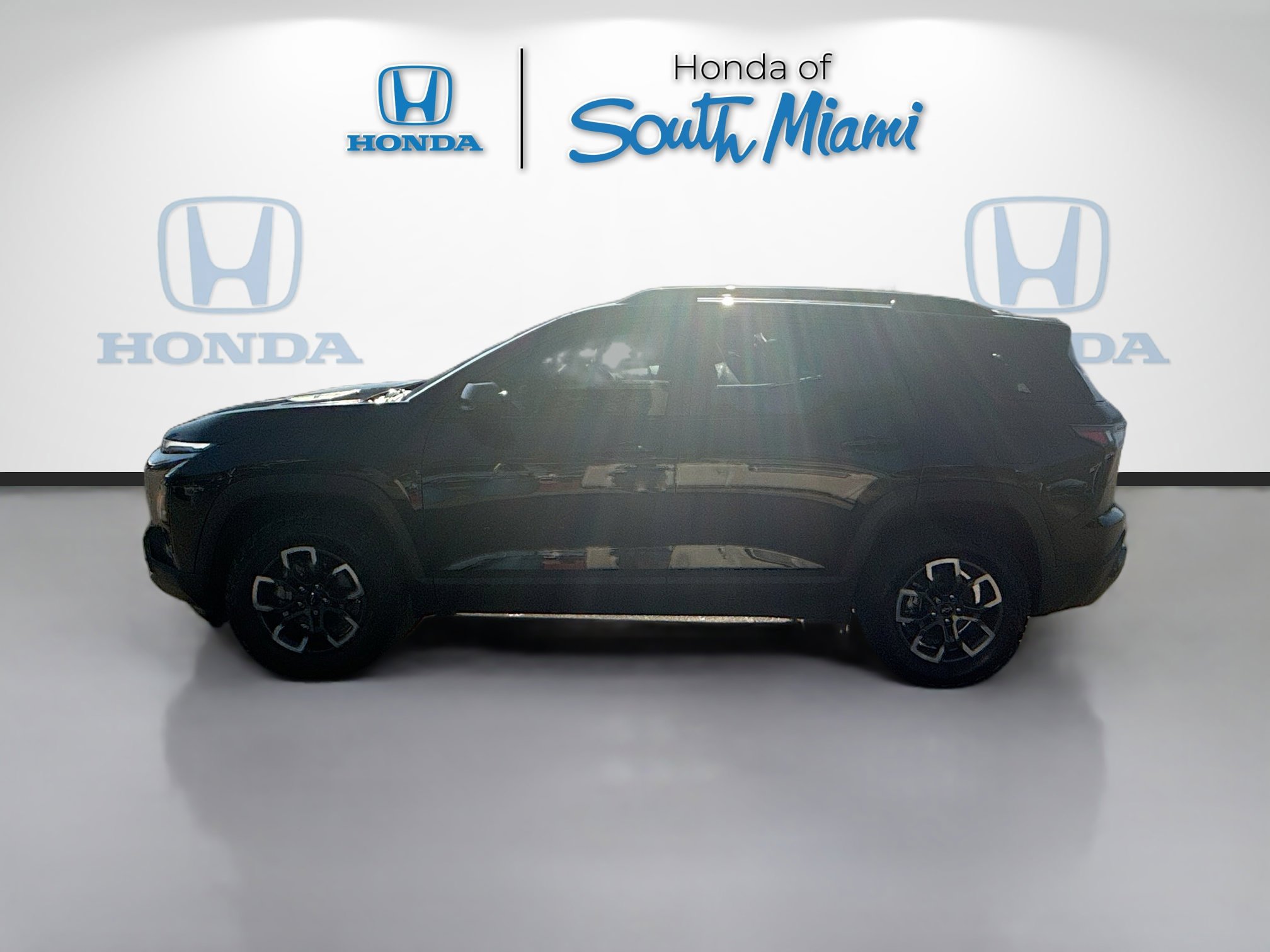 Used 2025 Chevrolet Equinox ACTIV w/ Safety and Technology Package image 4