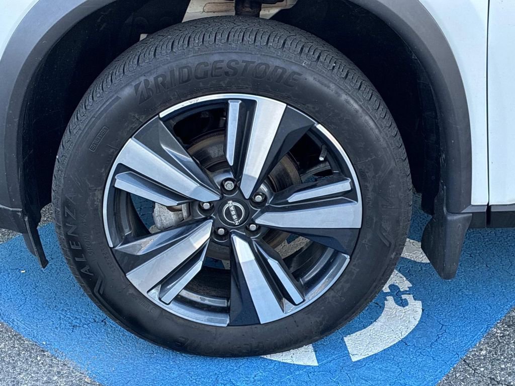 Used 2024 Nissan Rogue SL w/ SL Premium Package image 15