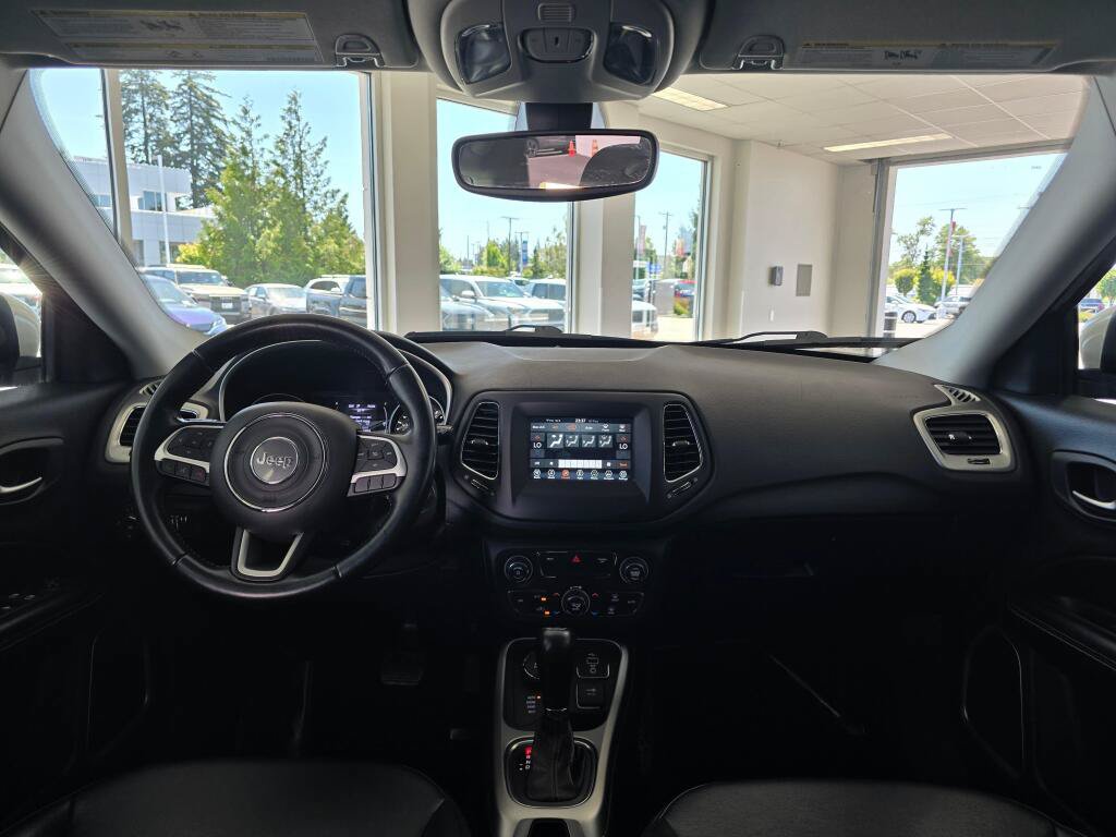 Used 2020 Jeep Compass Latitude AWD/4WD image 34