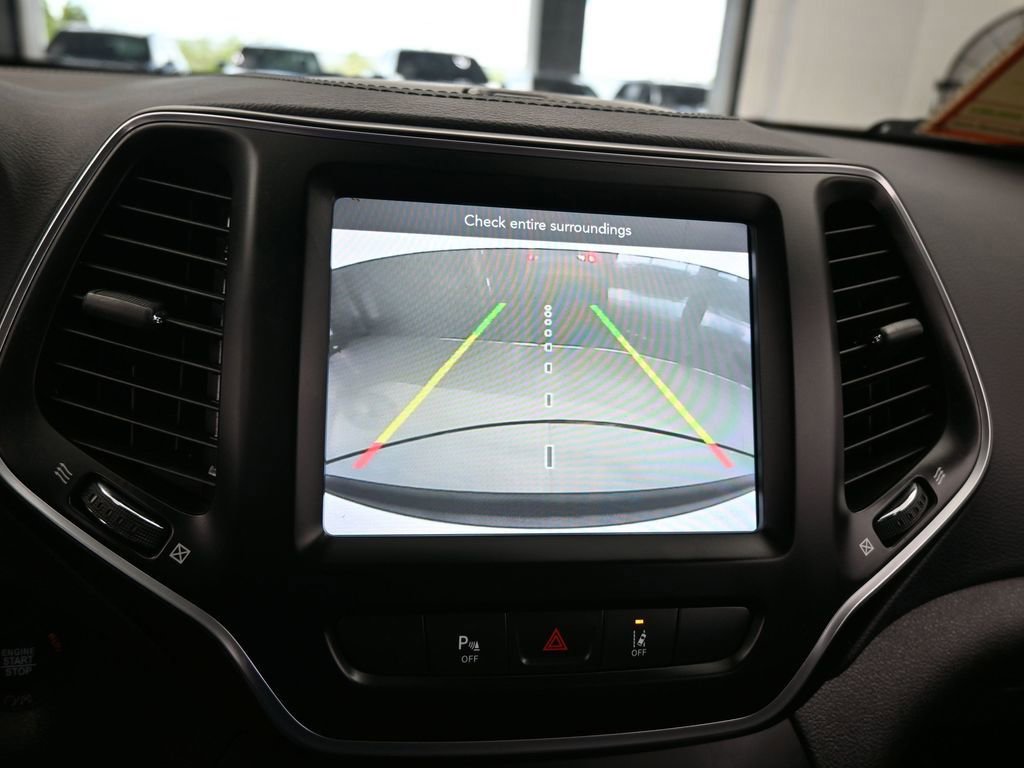 Used 2021 Jeep Cherokee Latitude Lux w/ Comfort/Convenience Group image 20