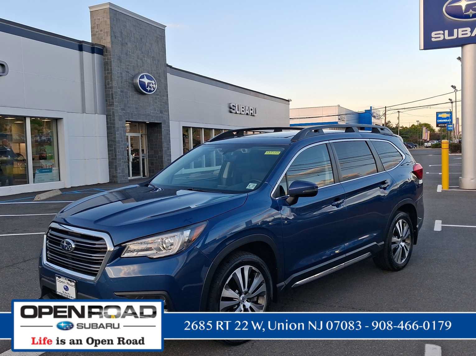 Used 2022 Subaru Ascent Limited w/ Technology Package AWD/4WD image 2