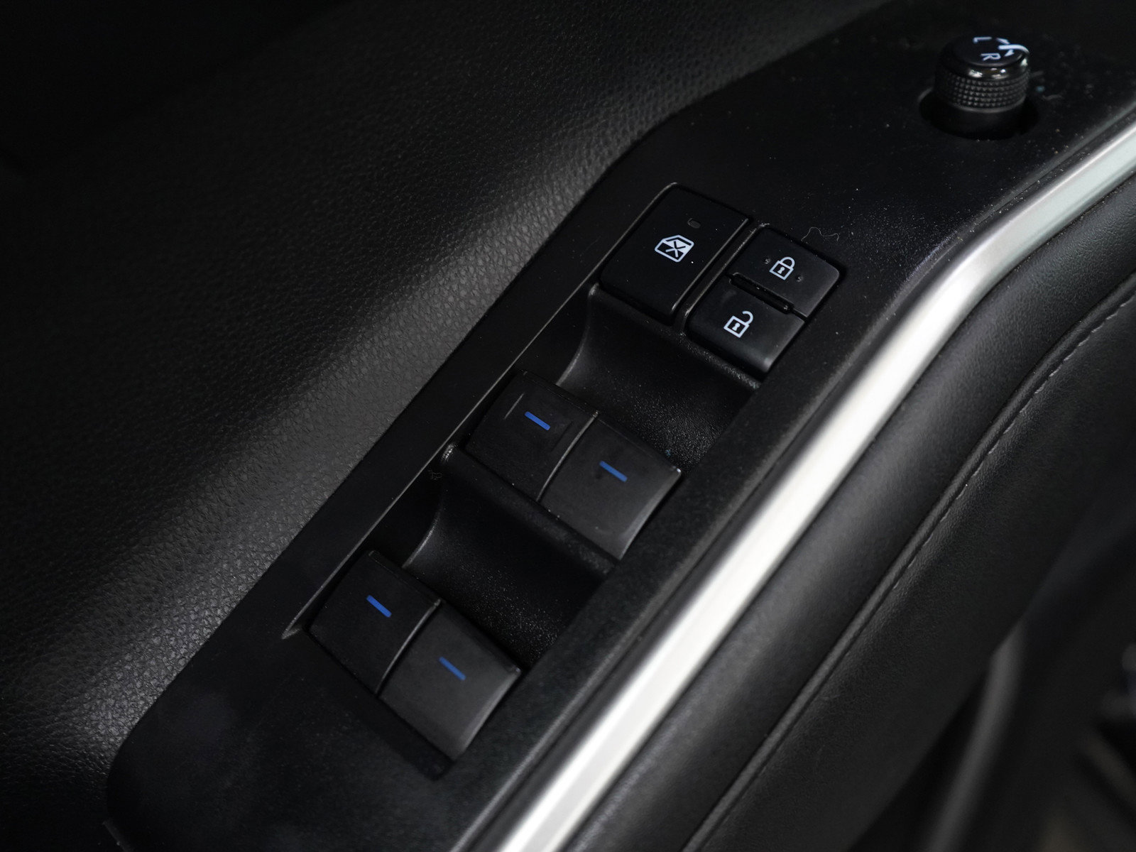 Used 2021 Toyota Highlander XLE image 18