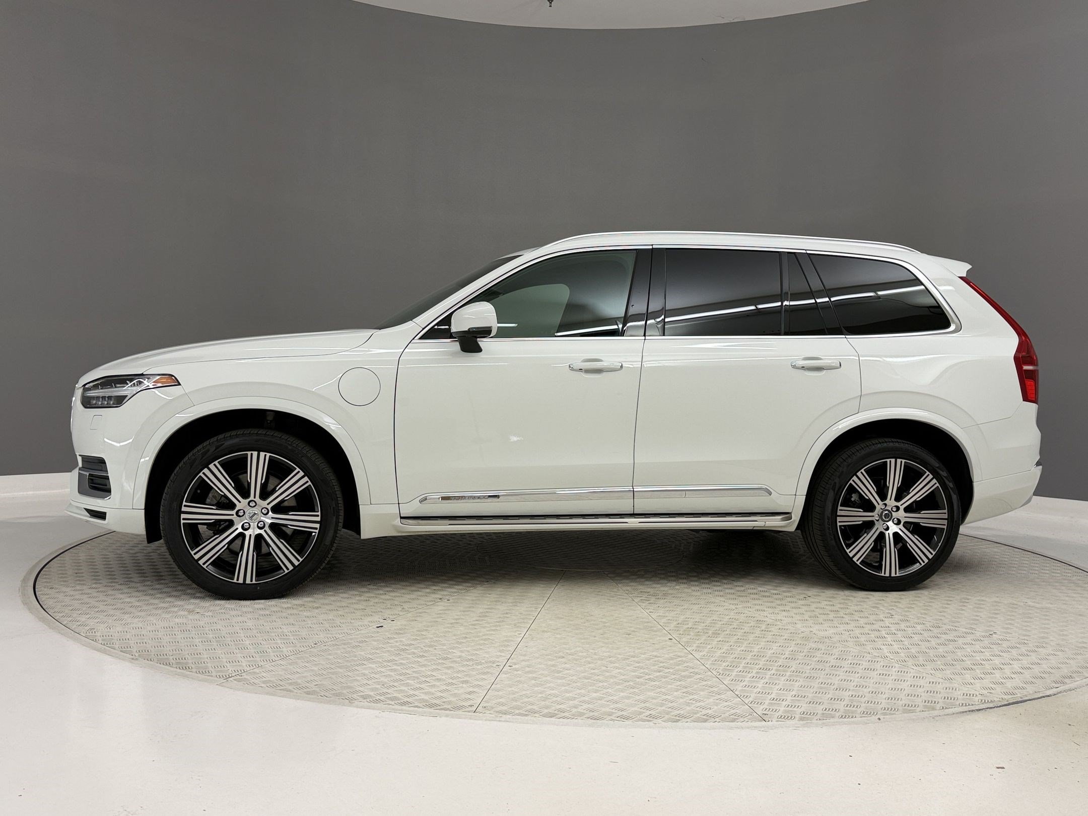 Used 2022 Volvo XC90 T8 Inscription AWD/4WD image 2