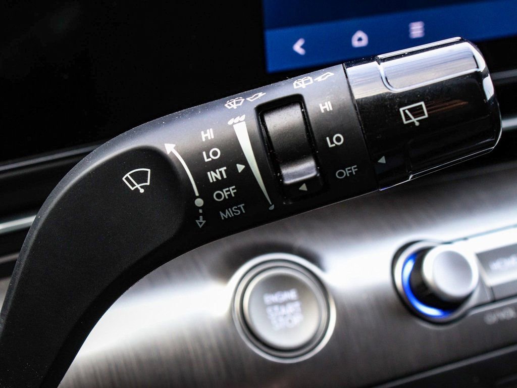 Used 2025 Hyundai Kona SEL image 28