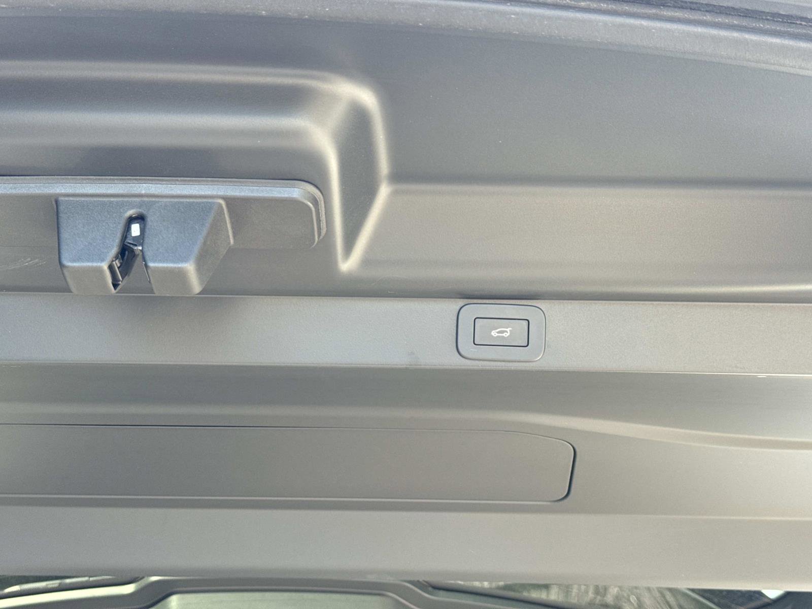 Certified 2024 Land Rover Range Rover Long Wheelbase Autobiography image 12