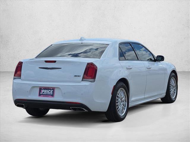 Used 2022 Chrysler 300 Touring L RWD image 5