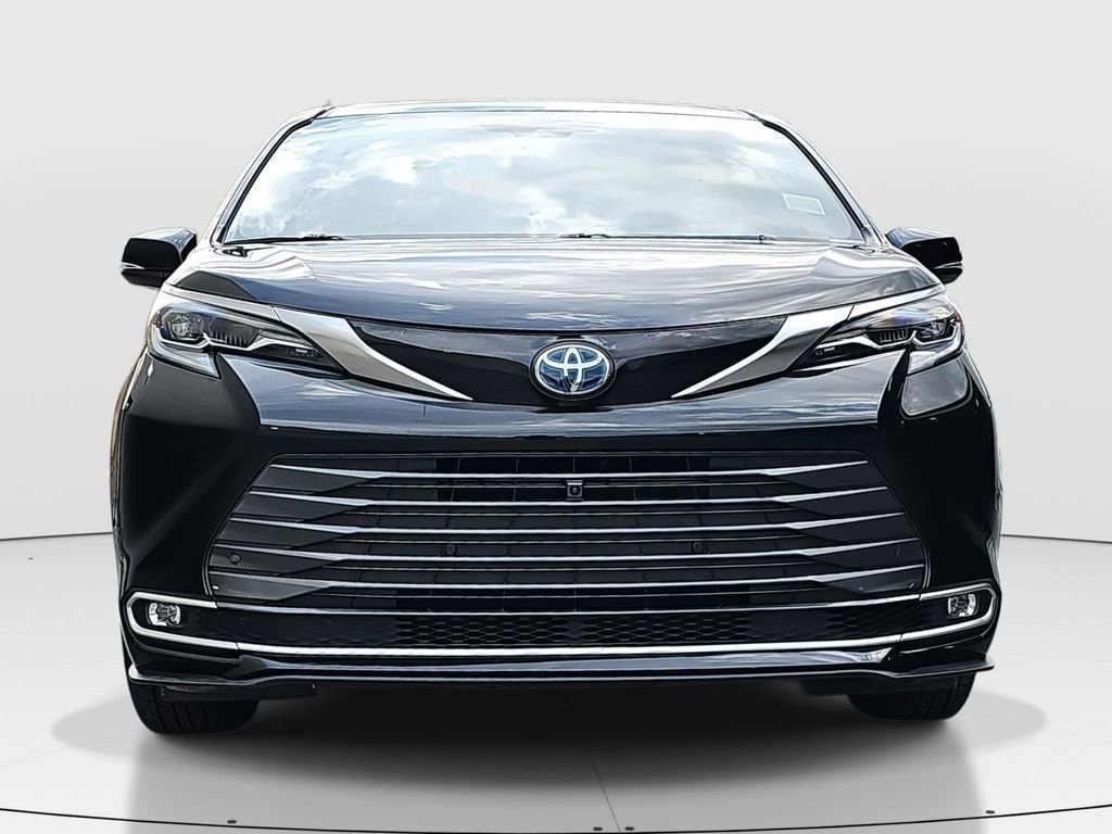 Certified 2022 Toyota Sienna Platinum image 2