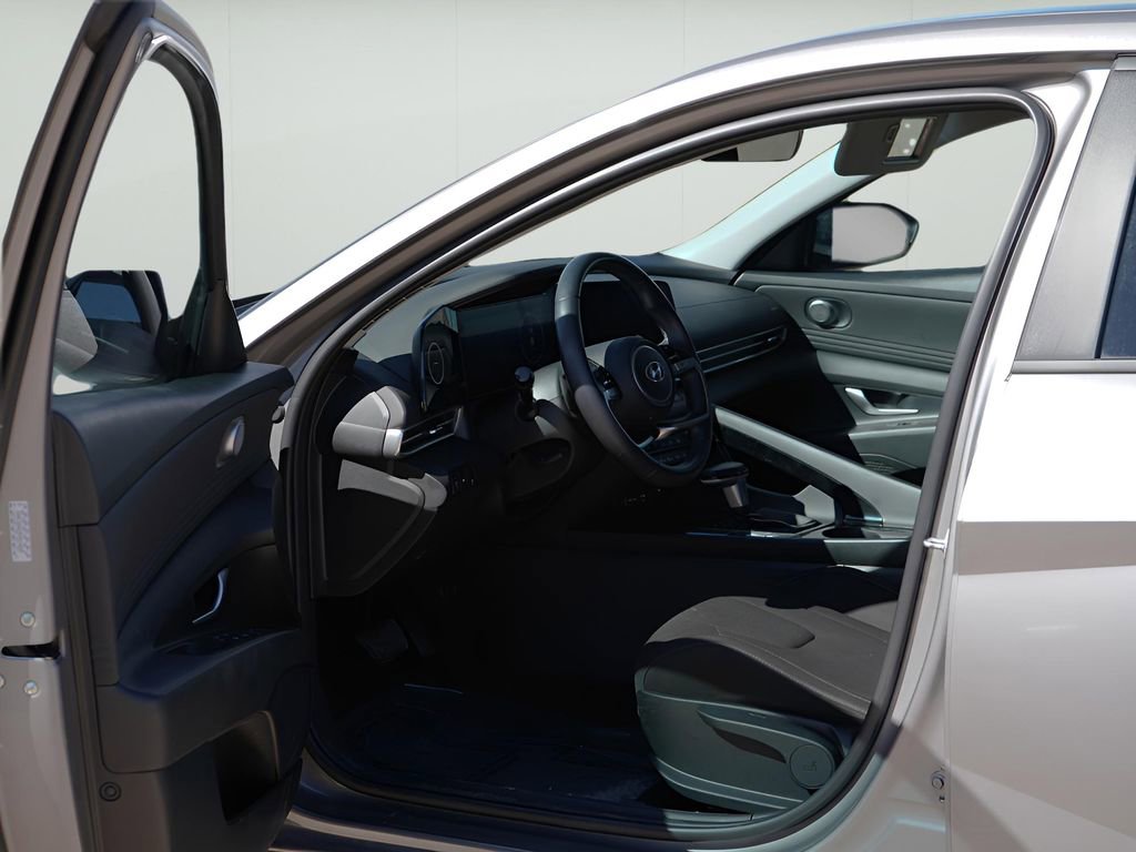 Used 2023 Hyundai Elantra SEL w/ Convenience Package image 11