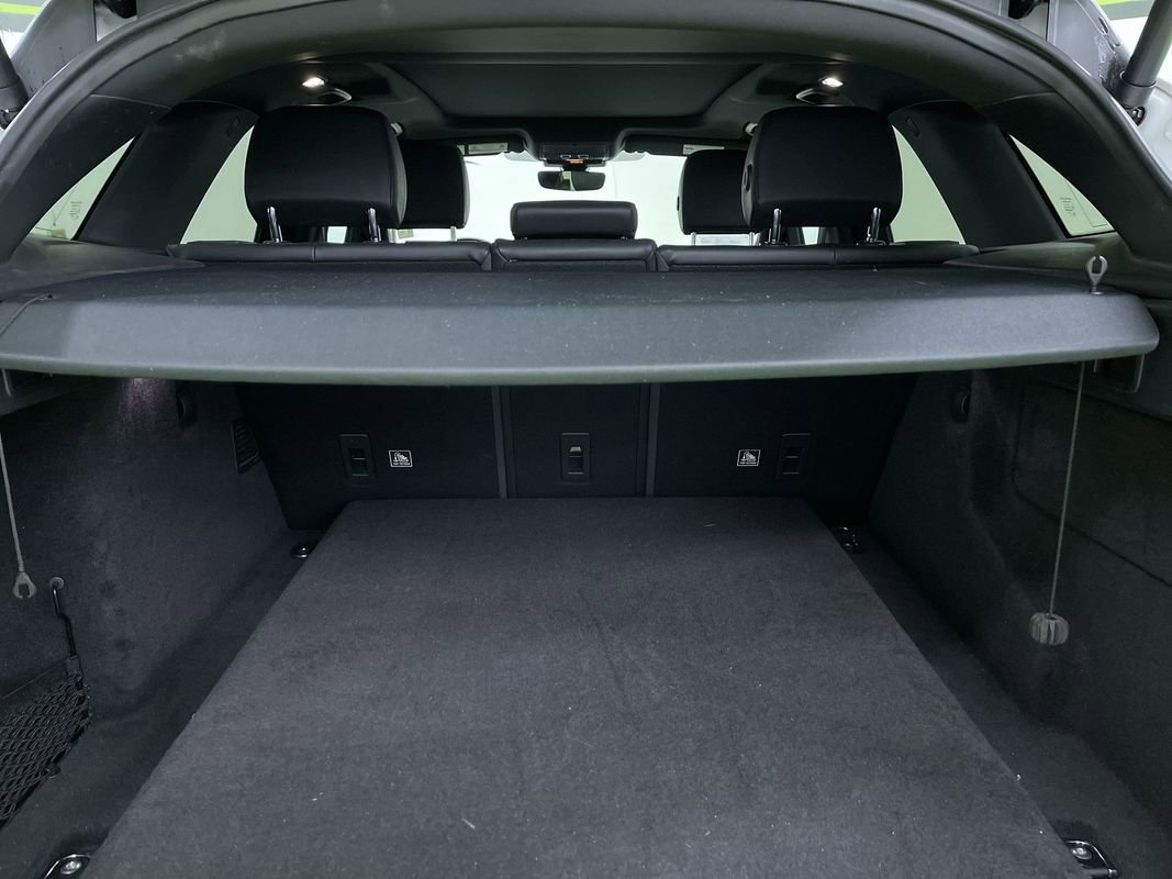 Used 2019 Jaguar F-PACE Premium image 28