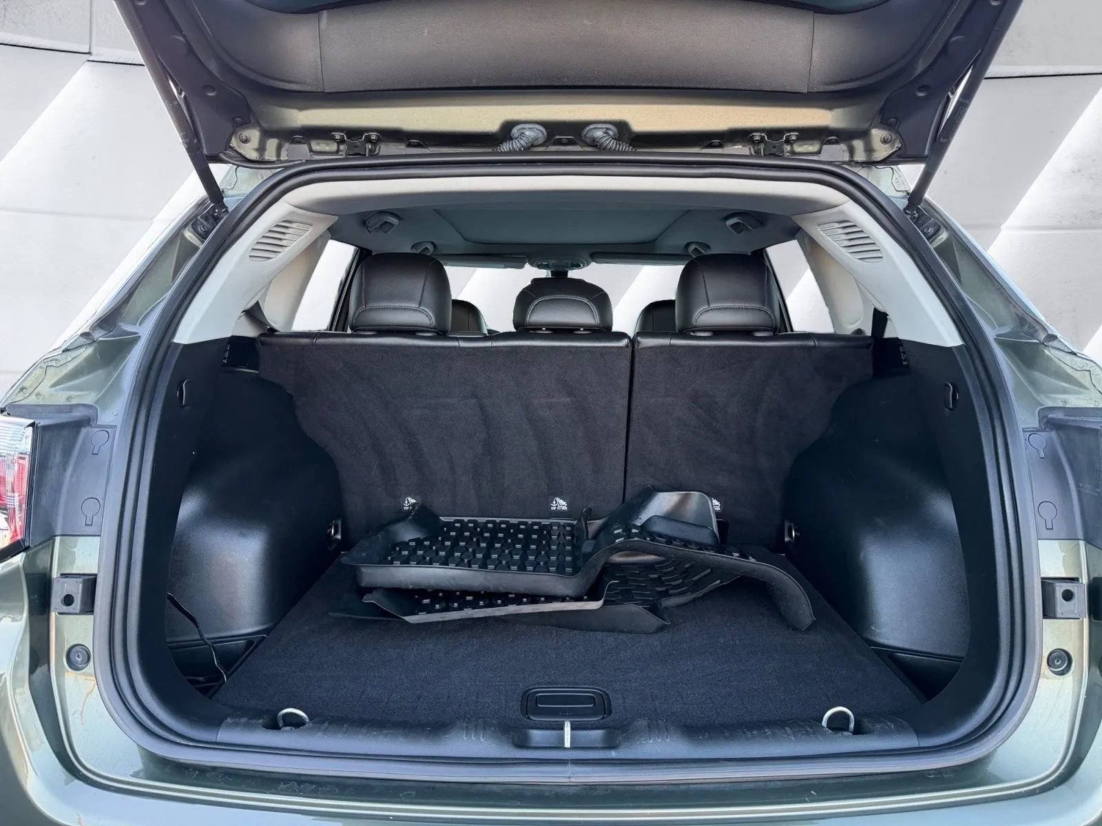 Used 2018 Jeep Compass Latitude w/ Popular Equipment Group image 19