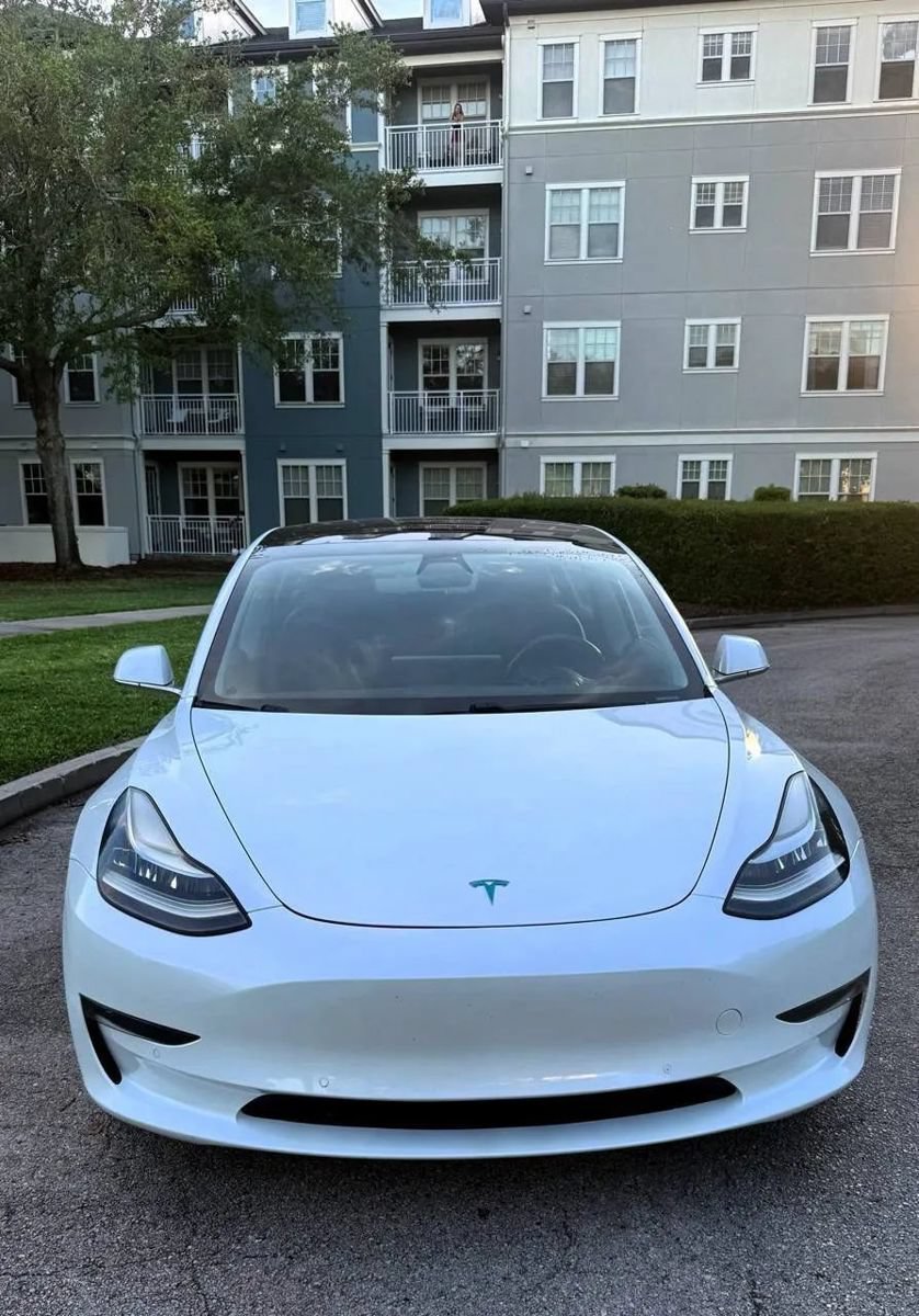 Used 2018 Tesla Model 3 Mid Range RWD image 3
