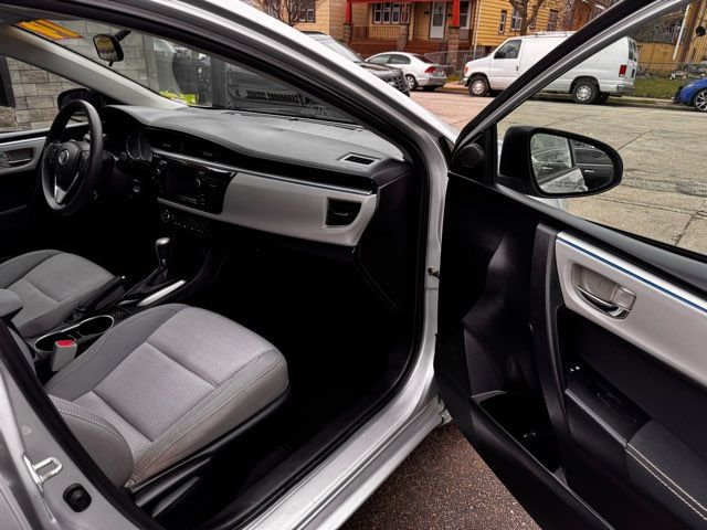 Used 2014 Toyota Corolla LE FWD image 29