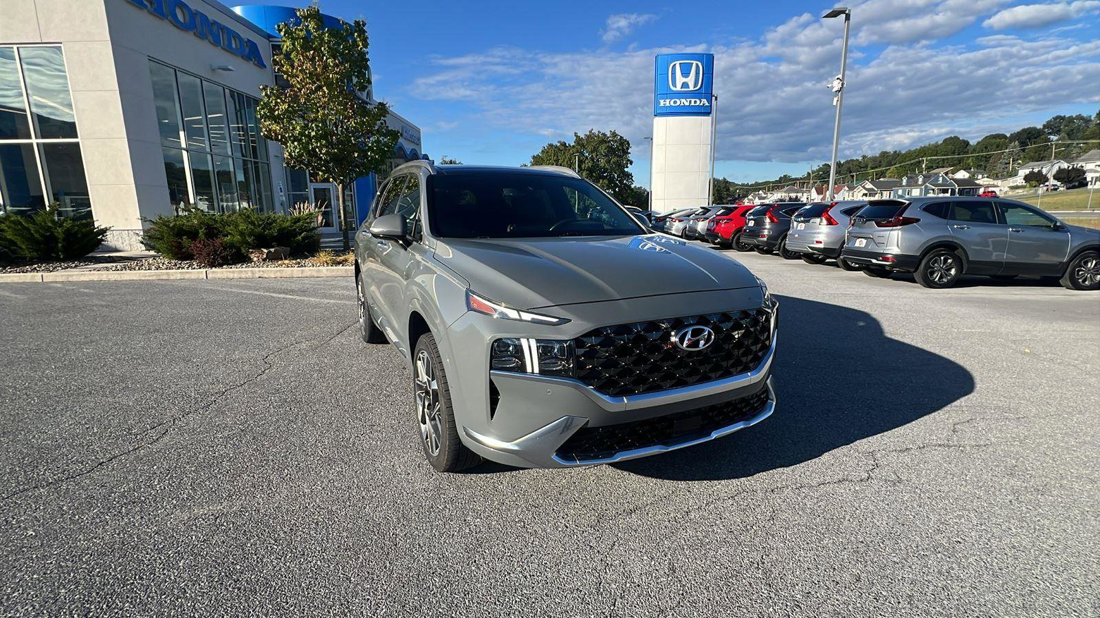 Used 2023 Hyundai Santa Fe Calligraphy image 2