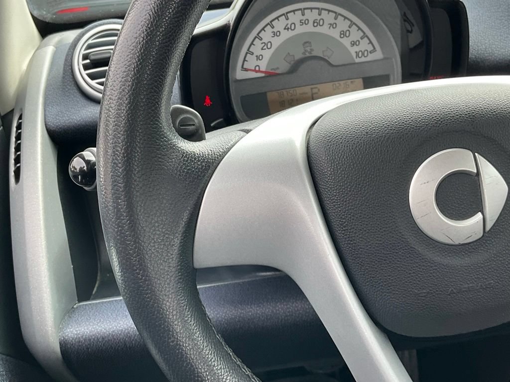 Used 2013 smart fortwo passion RWD image 24