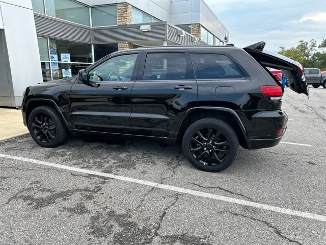Used 2020 Jeep Grand Cherokee Altitude AWD/4WD image 2