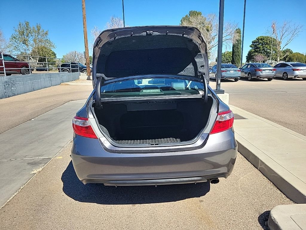 Used 2017 Toyota Camry SE image 13