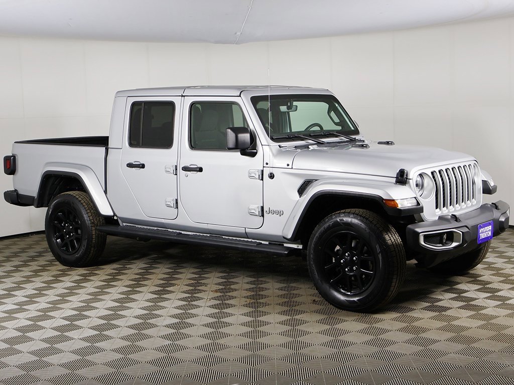 Used 2023 Jeep Gladiator Overland image 2